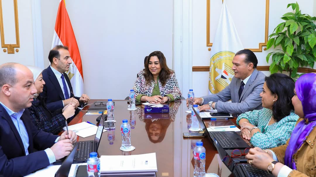وزير التنمية المحلية: تشكيل لجنة دائمة لمتابعة عمليات التعاقدات الخاصة بالمشروعات