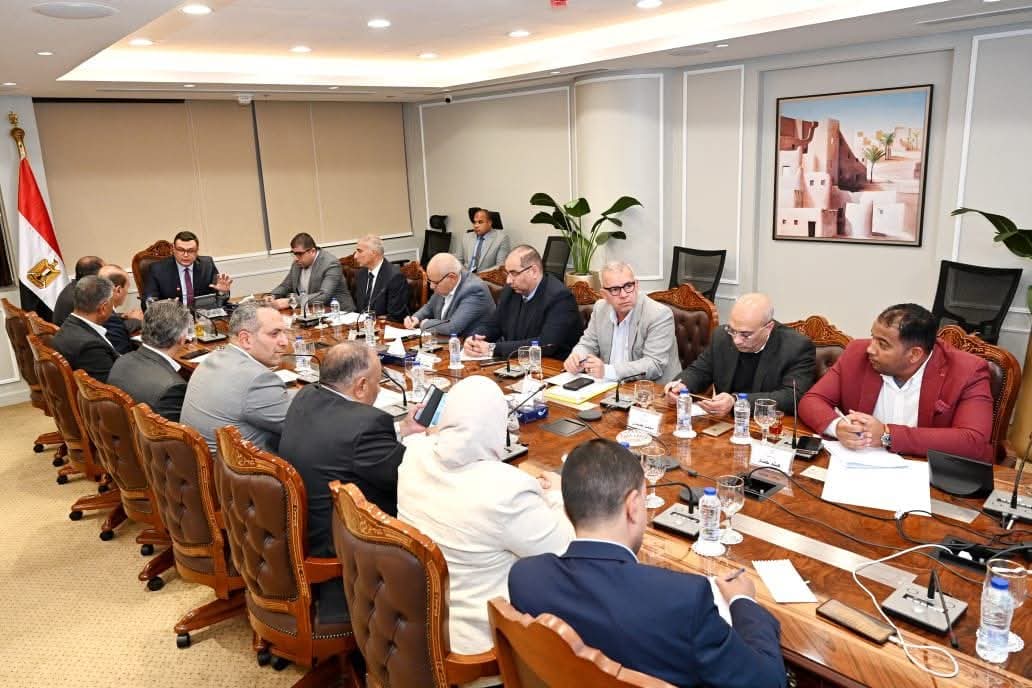 وزير الإسكان: كل الدعم للشركات للانتهاء من تنفيذ المشروعات فى المواعيد المحددة وبأعلى معايير الجودة