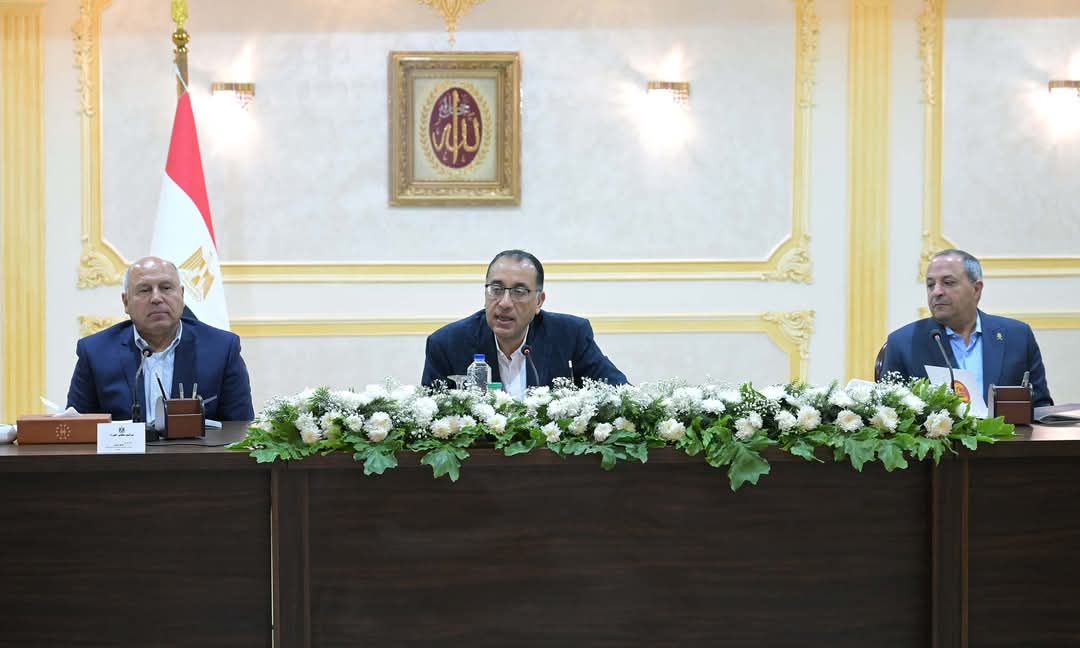 رئيس الوزراء يلتقى أعضاء النواب والشيوخ ببورسعيد