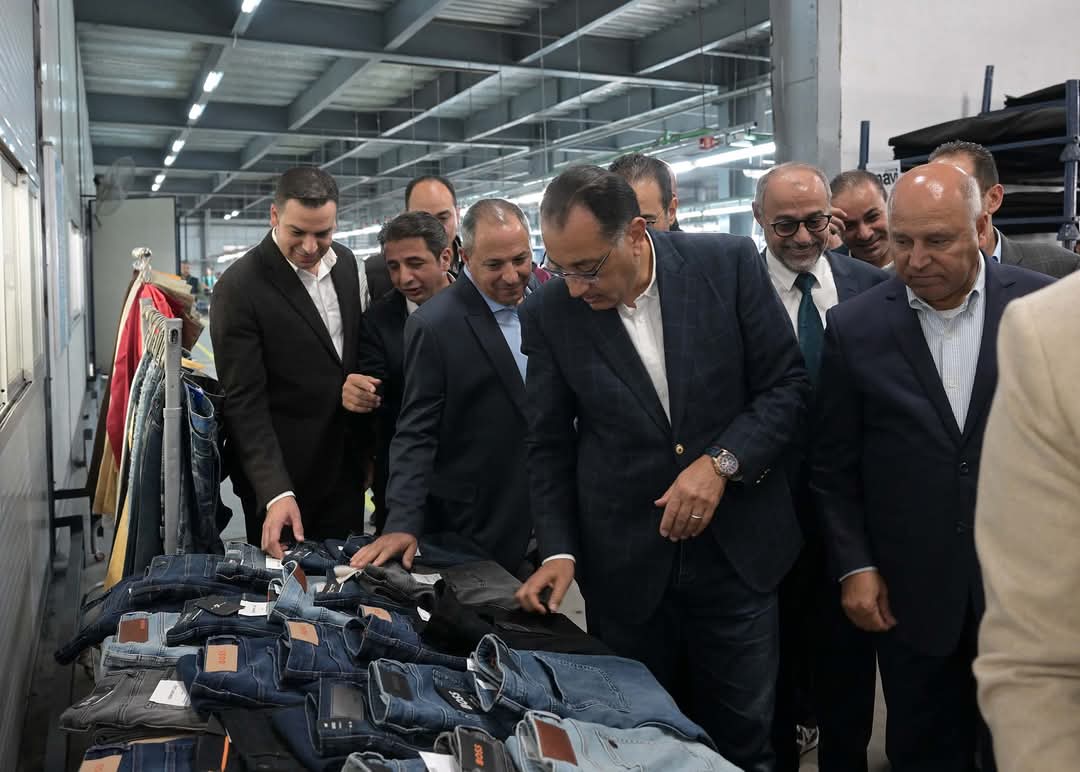 رئيس الوزراء يزور مصنع "أكاى" للملابس الجاهزة بالمنطقة الصناعية جنوب بورسعيد