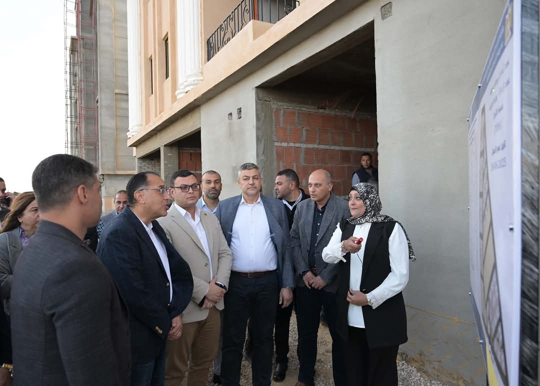 رئيس الوزراء يتفقد مشروعات للإسكان الاستثمارى ببورفؤاد 