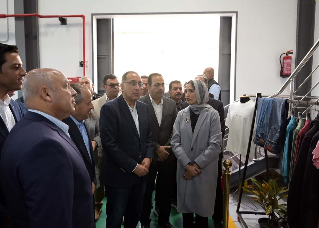 رئيس الوزراء يتفقد مصنع "براند" للملابس الجاهزة والتطريز بالمنطقة الصناعية جنوب بورسعيد