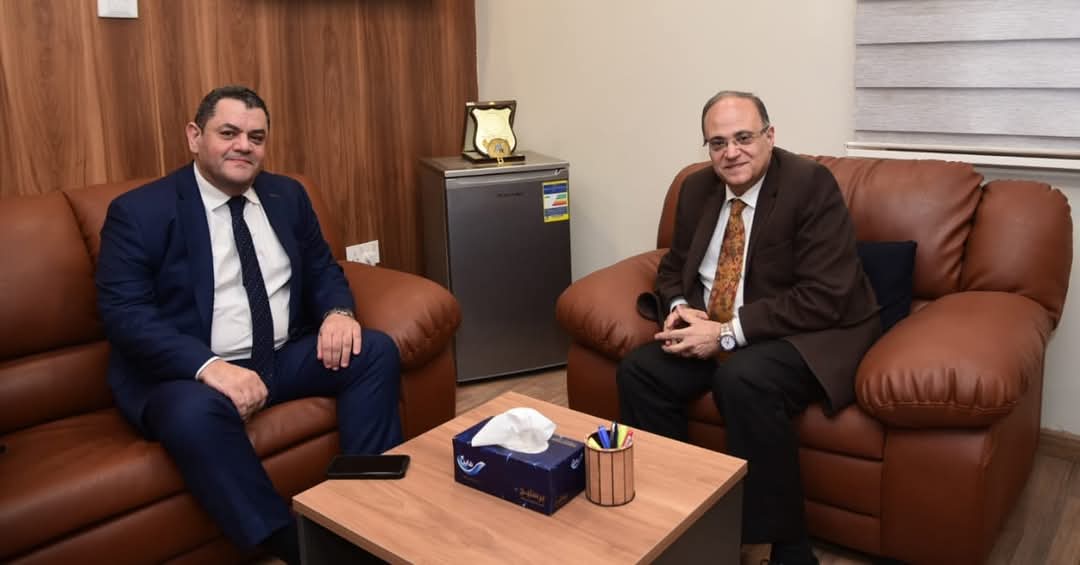 رئيس هيئة الدواء المصرية يبحث مع السفير المصرى بالفلبين تعزيز التعاون الثنائى