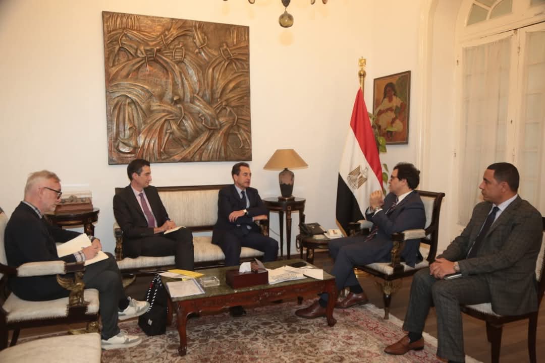 هنو يبحث مع سفير فرنسا بالقاهر تعزيز التعاون الثقافى والإبداعى