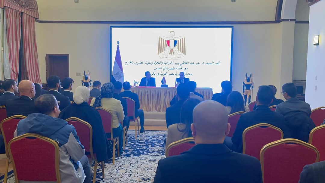 محافظ الجيزة:صقل مهارات الموظفين لتحسين مستوى الخدمات المقدمة للمواطنين