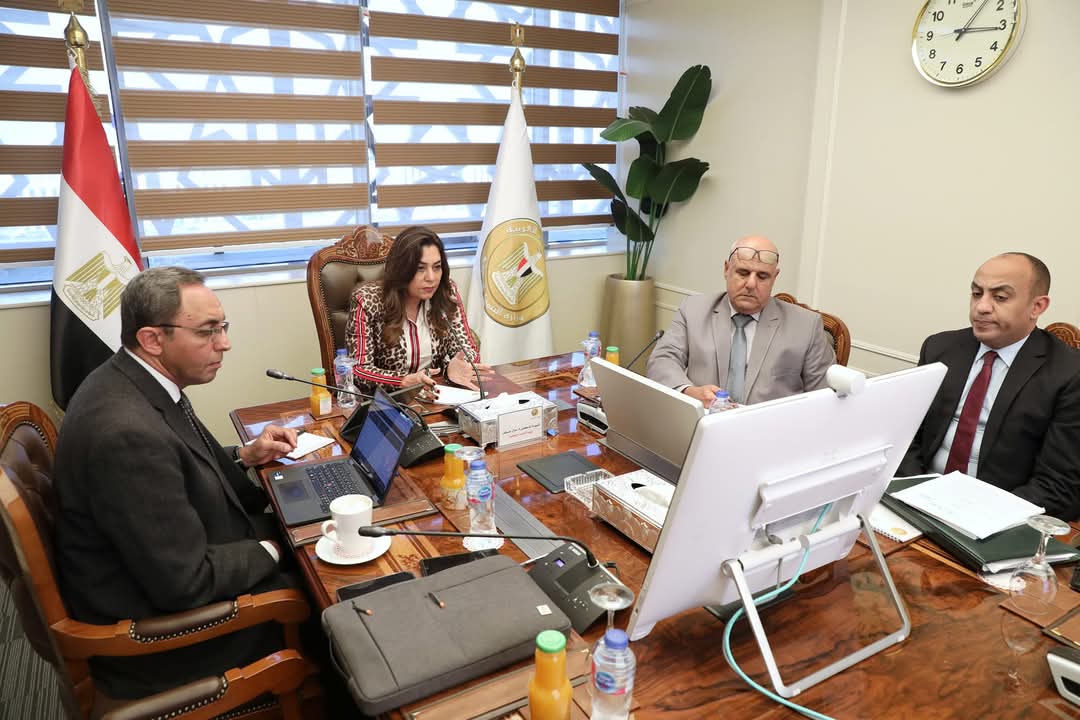 وزيرة التنمية المحلية تتابع مع محافظيى قنا والغربية مستجدات ملف التصالح