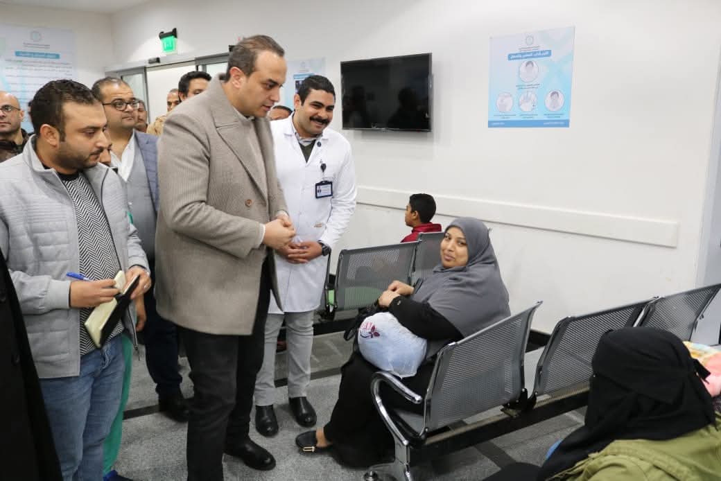 رئيس هيئة الرعاية الصحية يفاجئ المنشآت الصحية بالسويس 