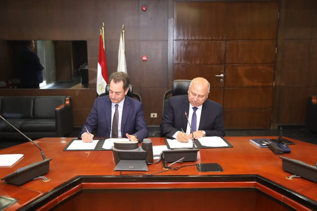 الوزير يبحث مع السفير الفرنسى آخر مستجدات إقامة الستوم مجمع صناعى ضخم ببرج العرب