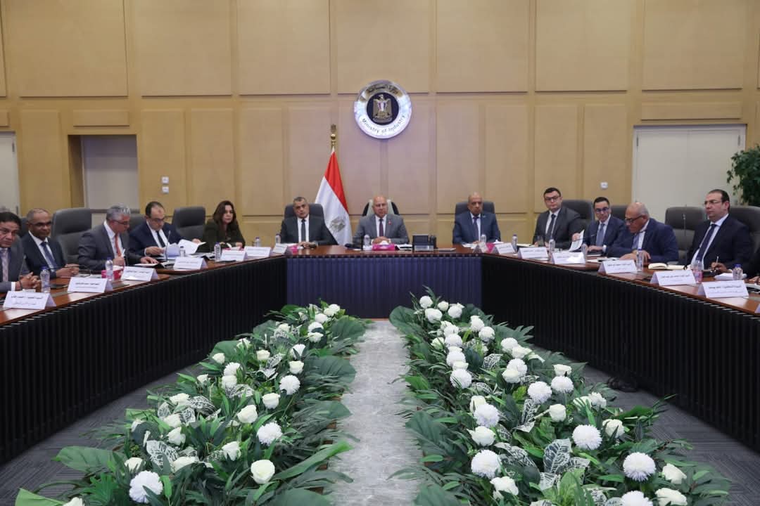 الوزير: لا تراخيص صناعية داخل المناطق السكنية 