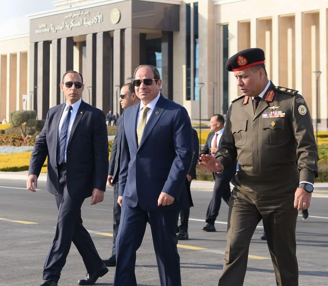 الرئيس يشهد اختبارات كشف الهيئة للطلبة المتقدمين للإلتحاق بالأكاديمية العسكرية المصرية والكليات العسكرية