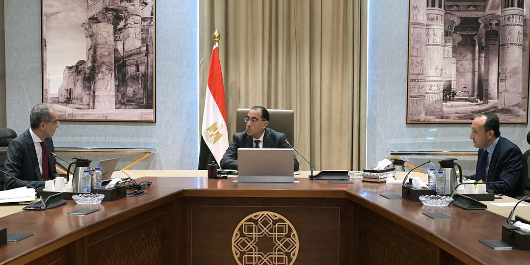 رئيس الوزراء يتابع مع وزير الاتصالات مستجدات العمل  