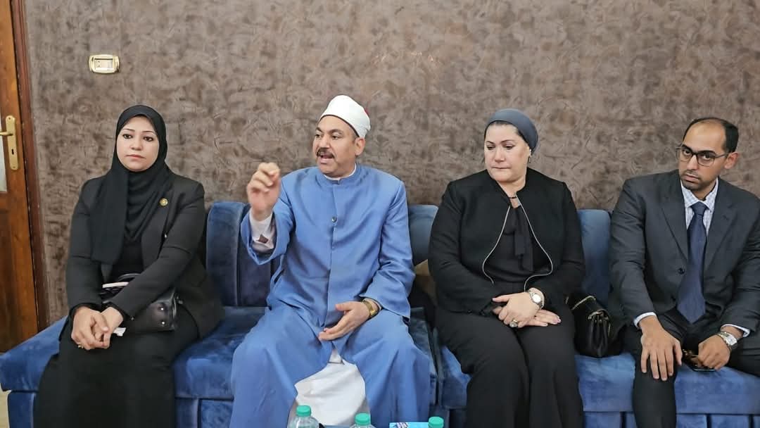 "رئيسة القومى للطفولة" تقدم العزاء فى ضحية حادث ديروط