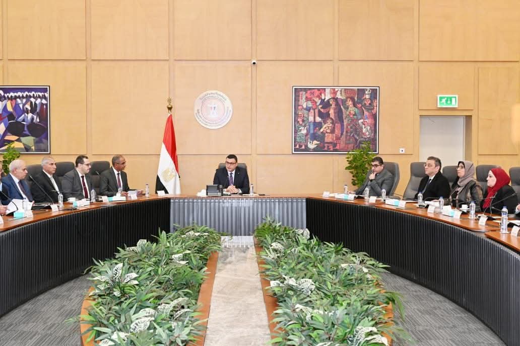وزير الإسكان يترأس اجتماع موقف تقنين وتوفيق الأوضاع بالأراضى المضافة لأحوزة عدد من المدن الجديدة