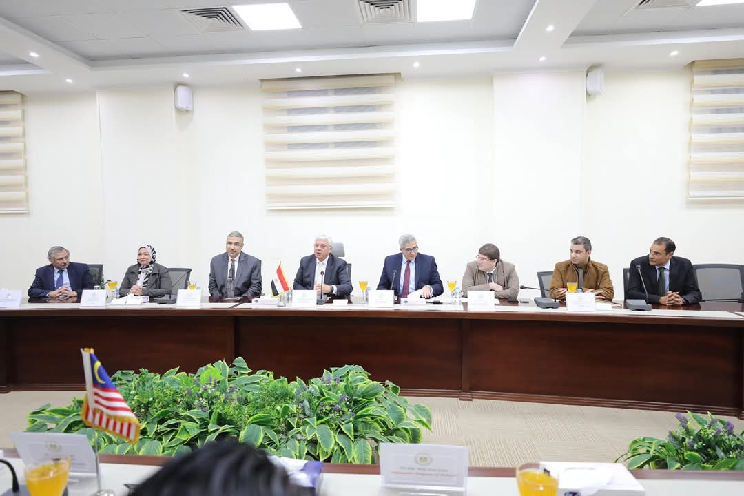 وزير التعليم العالى يبحث مع نظيره الماليزى التعاون المشترك