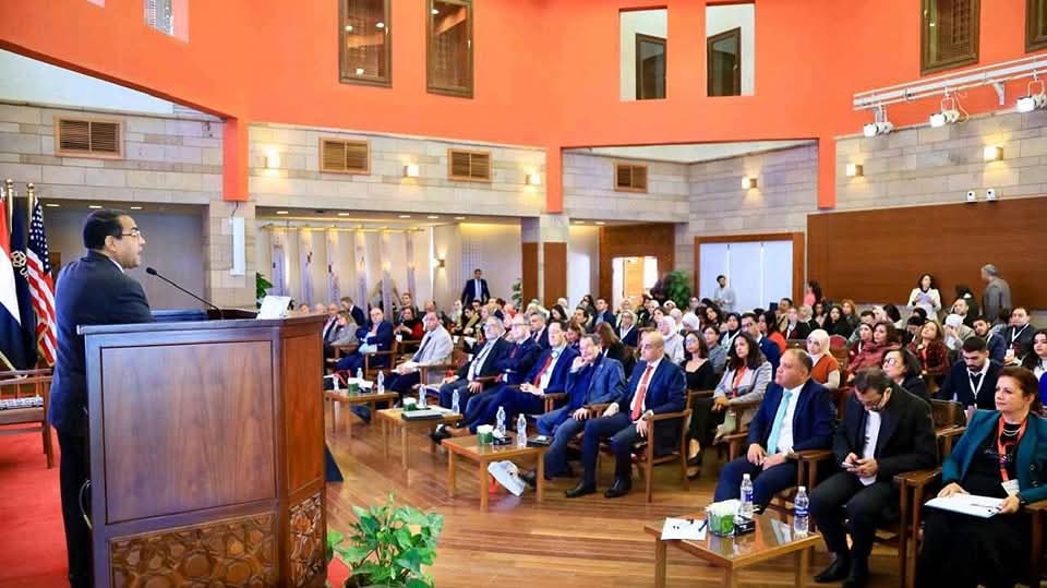 رئيس التنظيم والإدارة يستعرض التجربة المصرية فى الإصلاح الإدارى بمؤتمر بالجامعة الأمريكية