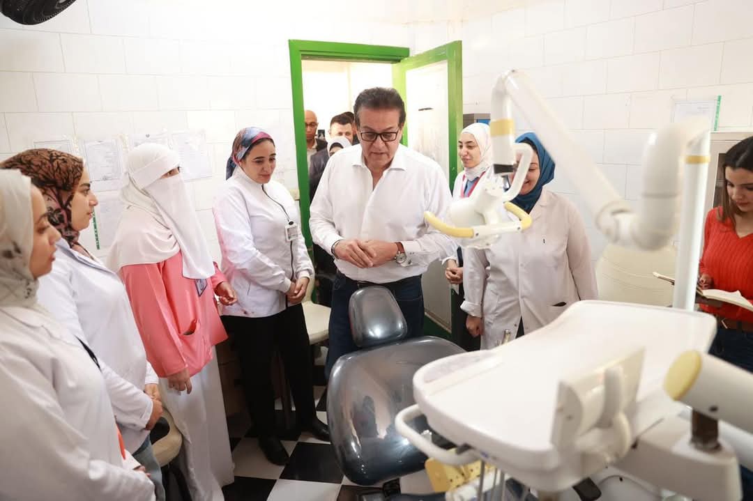 نائب رئيس مجلس الوزراء وزير الصحة يتفقد مركز طبى شرق النيل ببنى سويف 