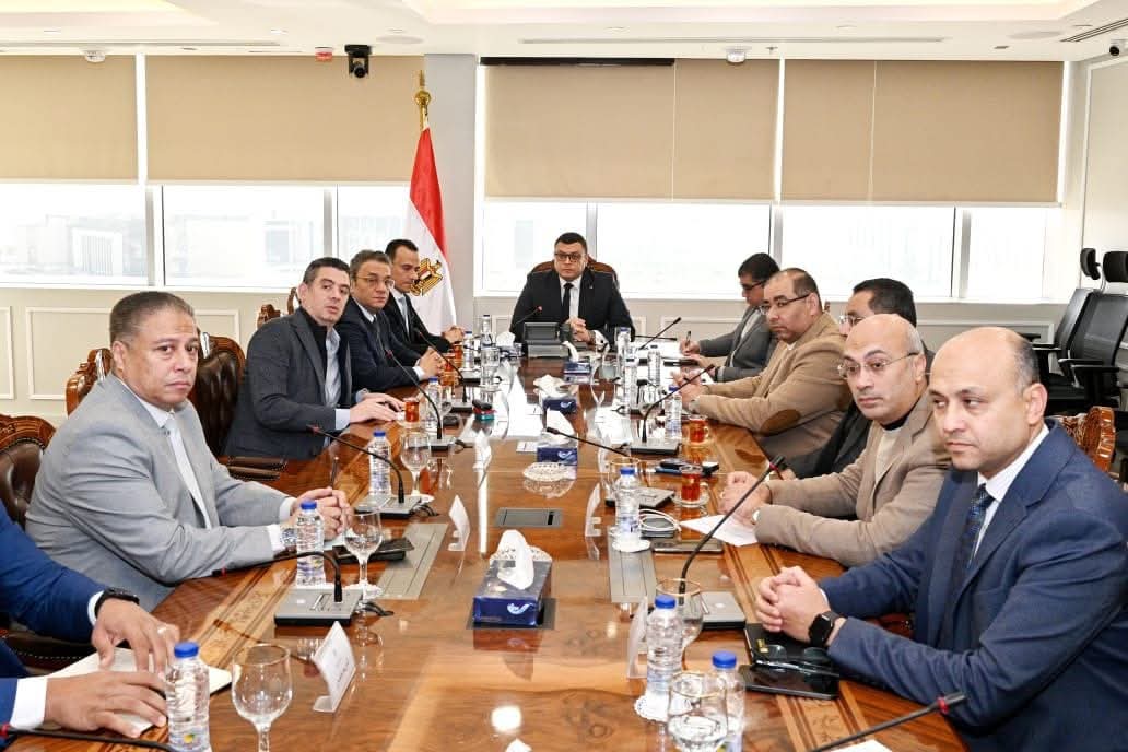 وزير الإسكان يتابع معدلات تسويق عدد من المشروعات.. ويوجه بإزالة العقبات