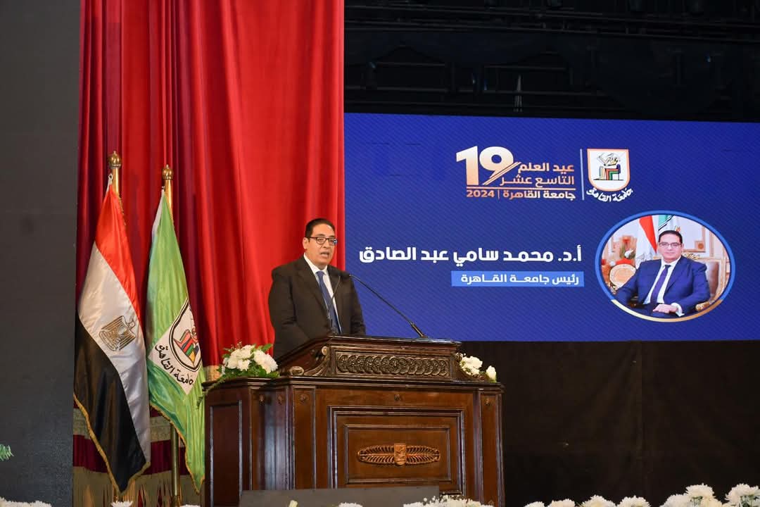 جامعة القاهرة تكرم وزير الثقافة وعددًا من العلماء
