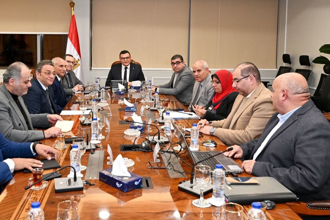 وزير الإسكان يتابع الموقف التنفيذي لمشروعات مدينة بورسعيد الجديدة "سلام"