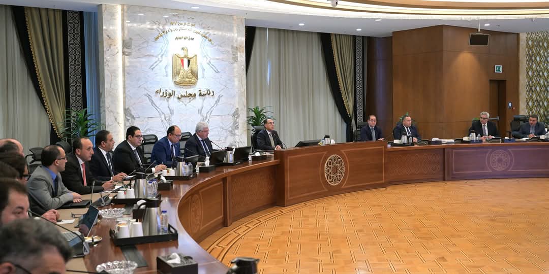 رئيس الوزراء يتابع الموقف التنفيذى لمستشفى "500500"