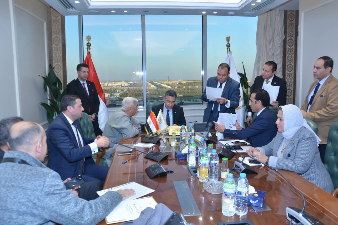  وزير التموين يلتقي بعدد من أعضاء مجلسى النواب والشيوخ