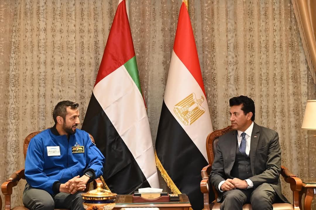 وزير الشباب يبحث مع نظيره  الإماراتى تعزيز التعاون المشترك 