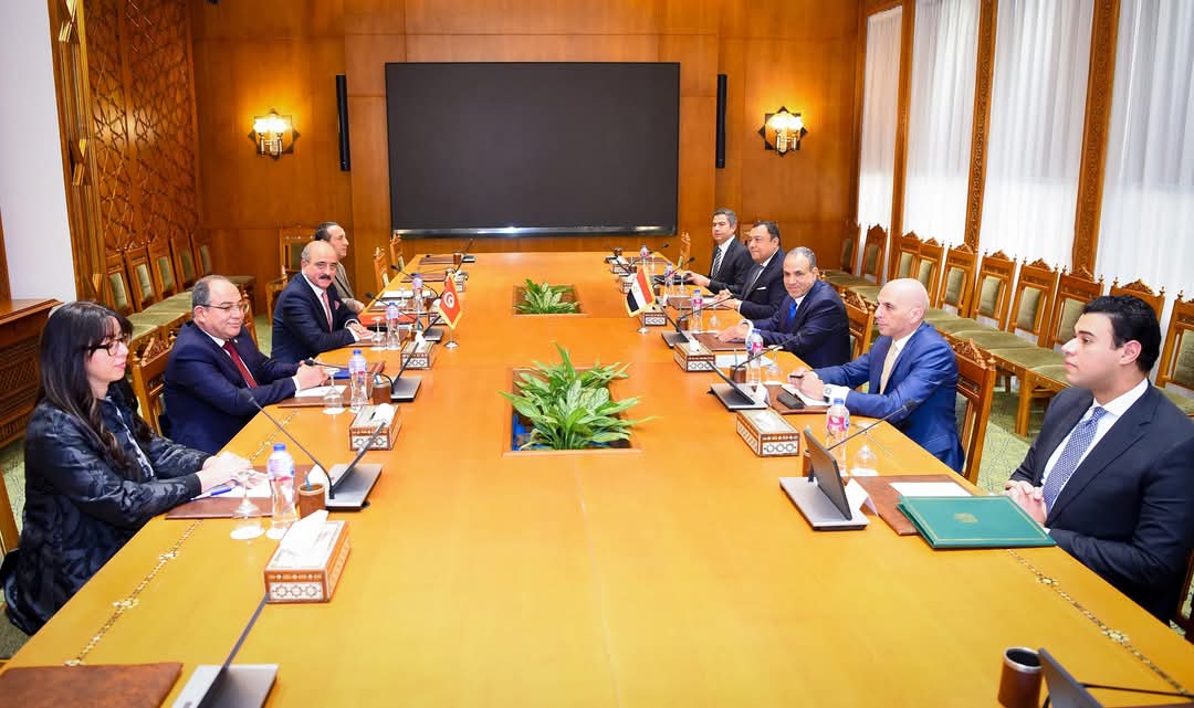 وزير الخارجية يبحث مع نظيره التونسى التطورات المتلاحقة بالشرق الأوسط