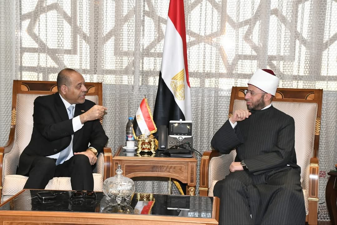 وزيرا الأوقاف والعمل .. يبحثان الملفات المُشتركة