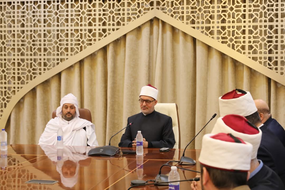 مفتى الجمهورية يبحث مع وفد المنظمة العالمية لخريجى الأزهر بليبيا التعاون المشترك