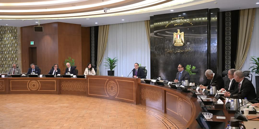 رئيس الوزراء..للمستثمرين :القطاع الخاص ..قاطرة التنمية