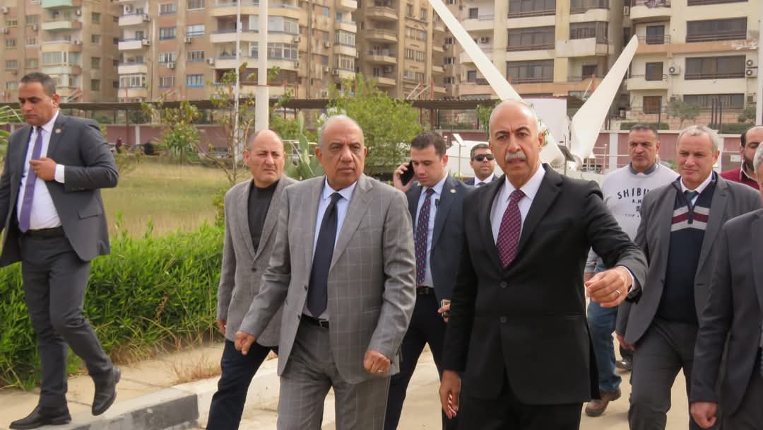 وزير الكهرباء يتفقد هيئة تنمية واستخدام الطاقة الجديدة والمتجددة