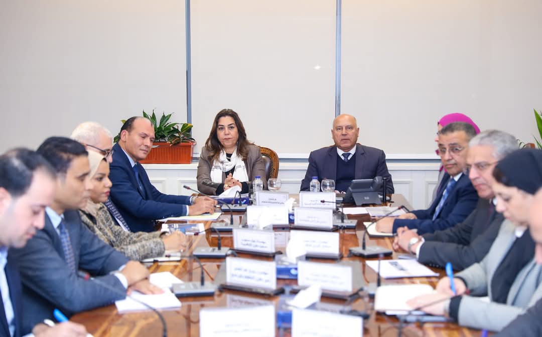 الوزير ومنال عوض يبحثان الموقف التنفيذى لمشروعات التنمية الصناعية بالصعيد 