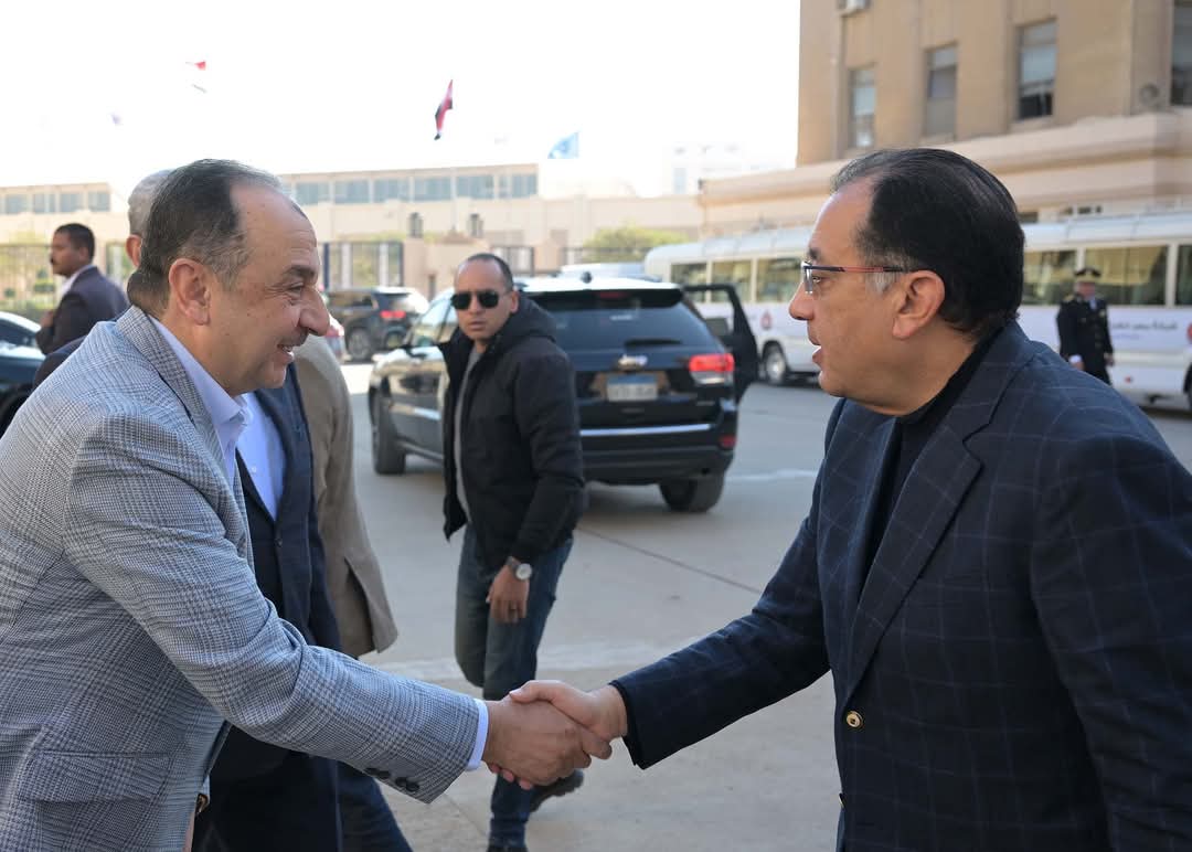 رئيس الوزراء يصل المحلة الكبرى لتفقد مصانع الغزل والنسيج 