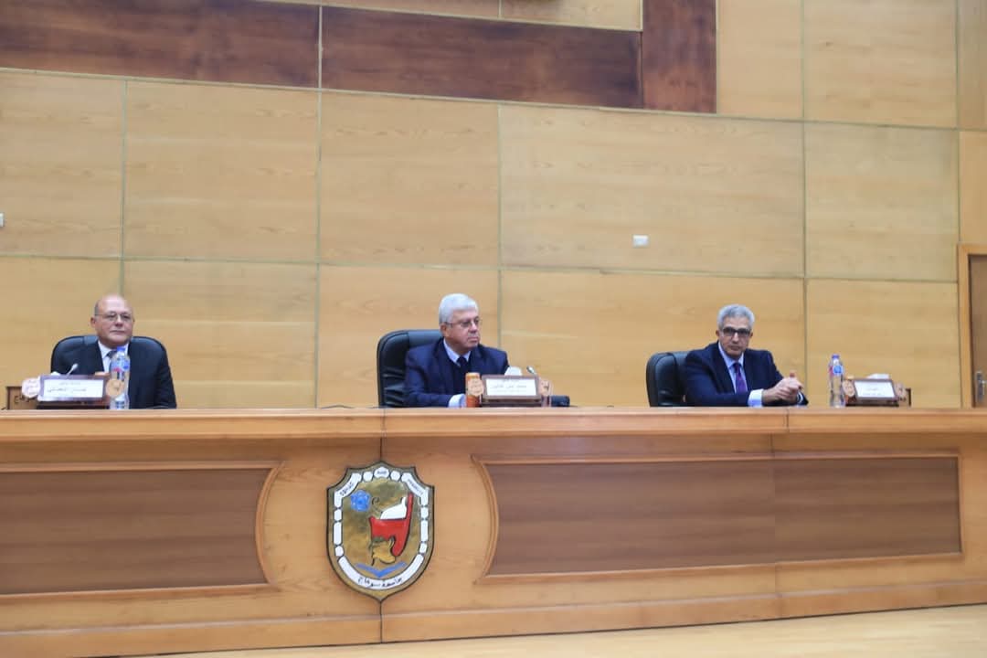 وزير التعليم العالي يشهد افتتاح مؤتمر "الاستثمار فى البحث العلمى" بجامعة سوهاج