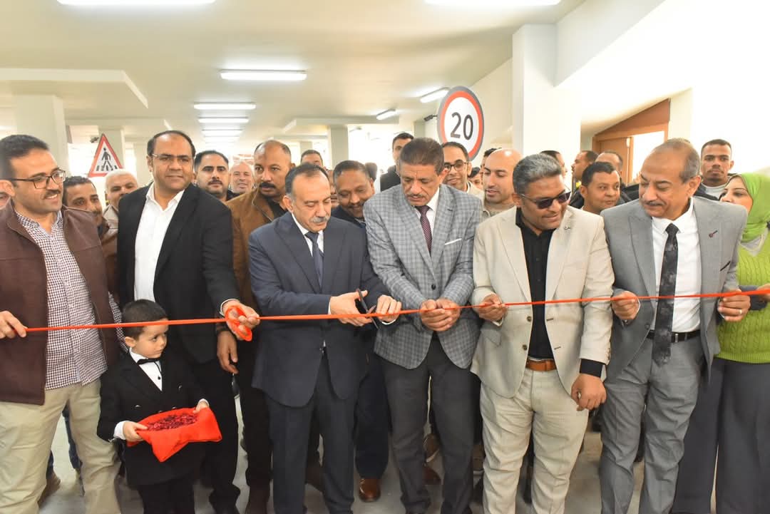 محافظ أسيوط يفتتح موقف سرفيس متعدد الطوابق وسوق حضرى بمركز أبنوب