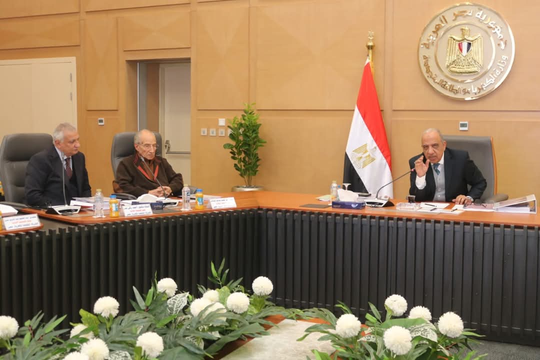 عصمت: توفير الطاقة الكهربائية بجودة واستقرار واستمرارية..أهم محاور الخطة العاجلة