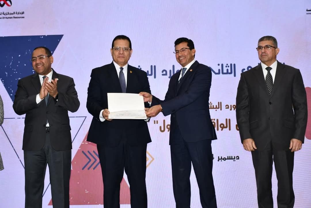 وزير الشباب ورئيس جهاز التنظيم والإدارة يشهدان افتتاح الملتقى الثانى للموارد البشرية