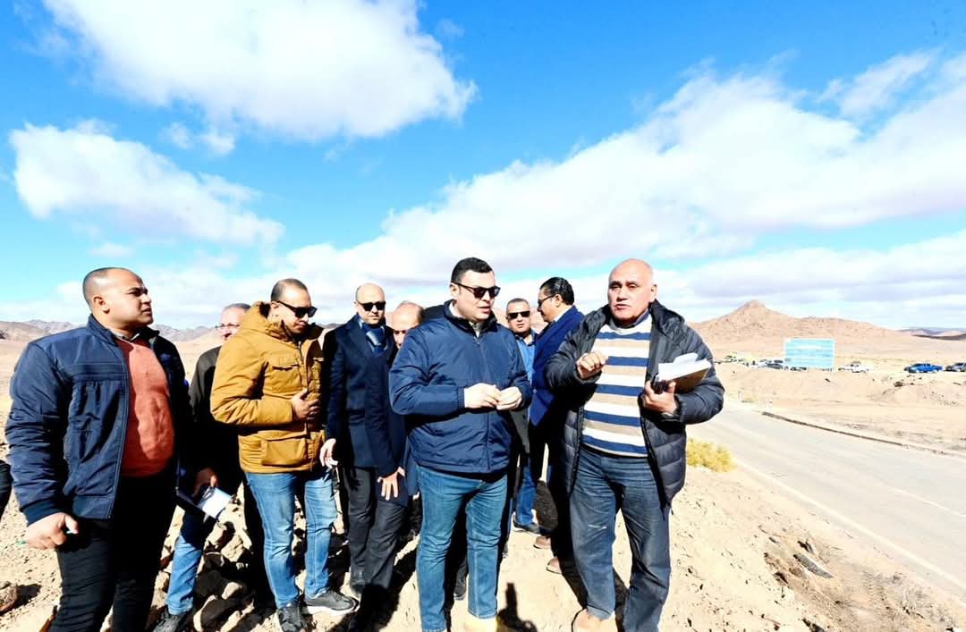 وزير الإسكان يوجه بتكثيف معدلات العمل بمشروع ازدواج ورفع كفاءة طريق مطار سانت كاترين- كمين النبى صالح