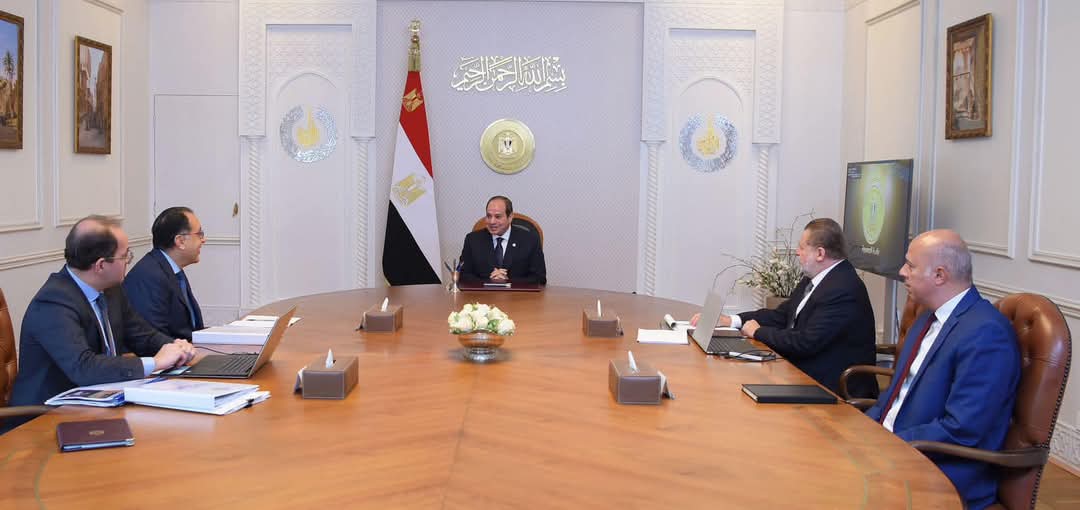 الرئيس يستعرض الوضع الاقتصادى المحلى والعالمى مع مدبولى وكجوك وعبدالله
