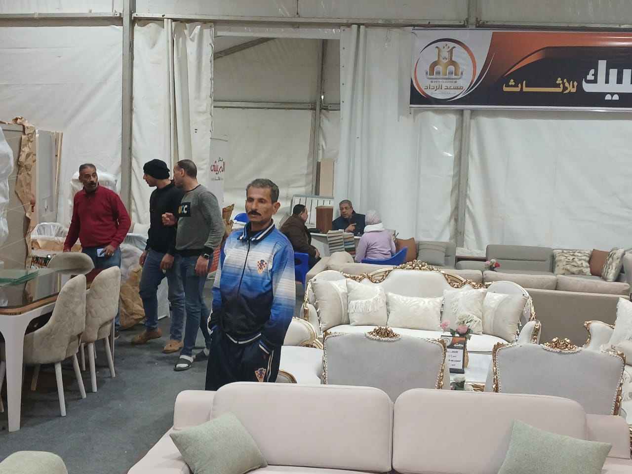 أوكازيون دمياط للأثاث .. يواصل استقبال الزوار بنادي دمنهور