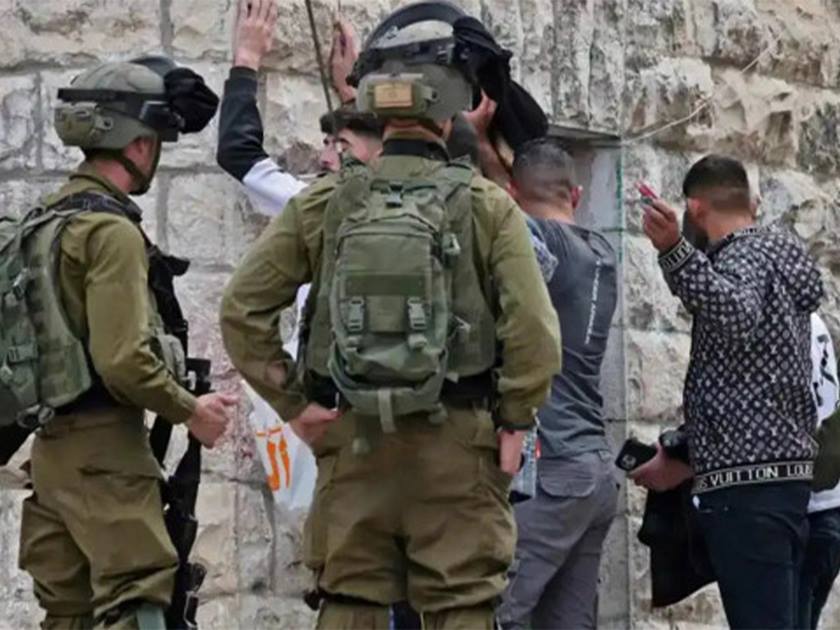 الاحتلال الإسرائيلي يعتقل 15 فلسطينيا من الضفة الغربية .. بينهم أطفال وأسرى سابقون