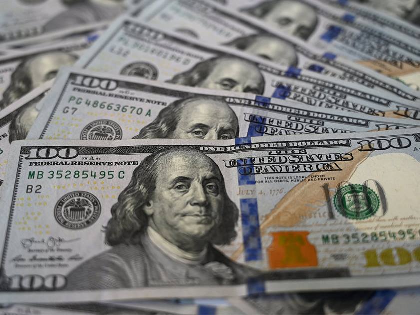 الدولار يستقر .. رغم توقعات خفض الفائدة