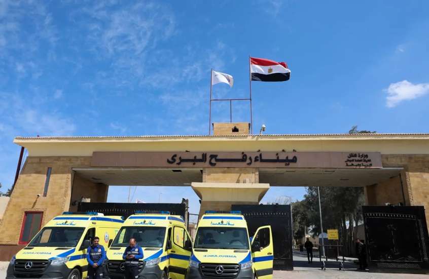 2000 طبيب يتأهبون لدخول غزة.. لعلاج الجرحى