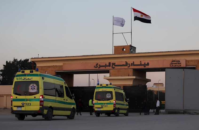 معبر رفح يستقبل المصابين الفلسطينيين