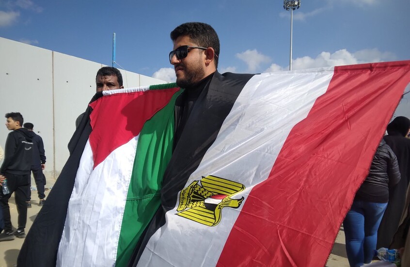 تظاهرات أمام معبر رفح لرفض تهجير الفلسطينيين