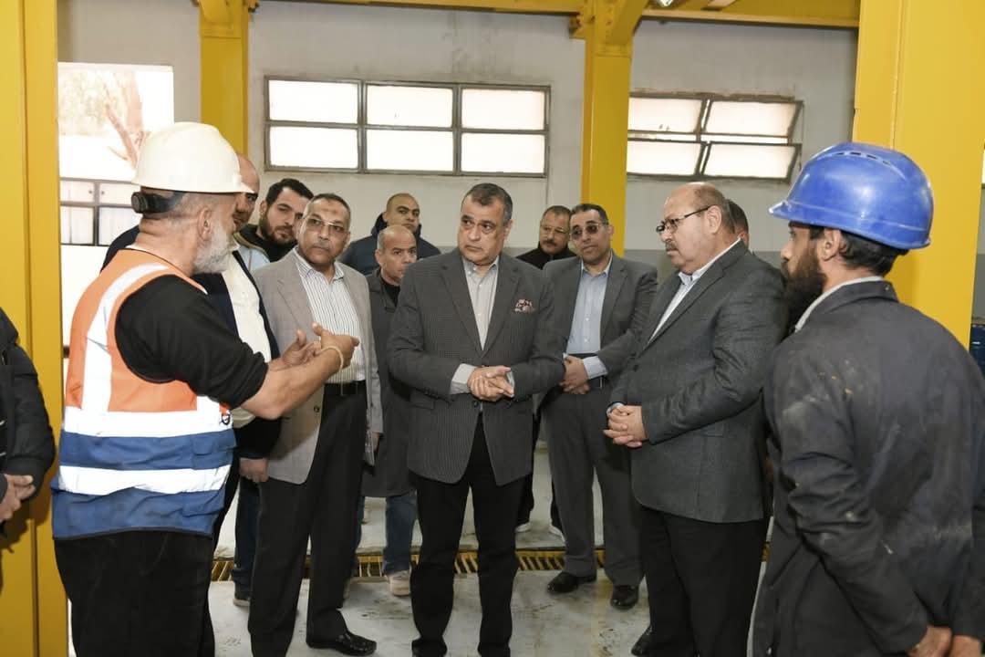 وزير الإنتاج الحربى يتفقد خطوط الإنتاج بشركة هليوبوليس للصناعات الكيماوية