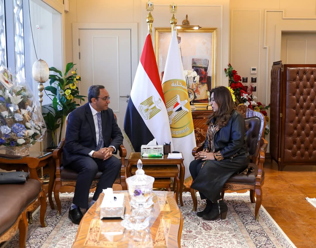 وزيرة التنمية المحلية تتابع مع محافظ قنا مشروعات الخطة الاستثمارية والتوسع فى أسواق " اليوم الواحد"