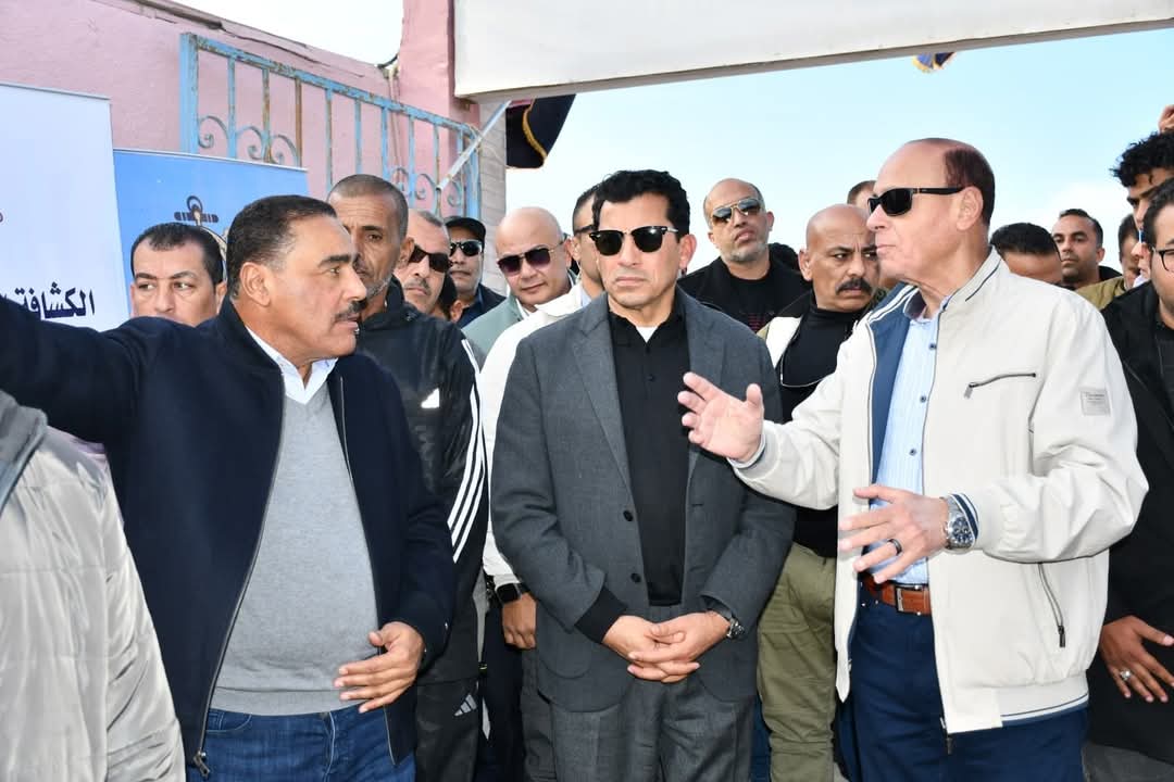 وزير الشباب والرياضة ومحافظ مطروح يتفقدان مركز تدريب الكشافة البحرية 