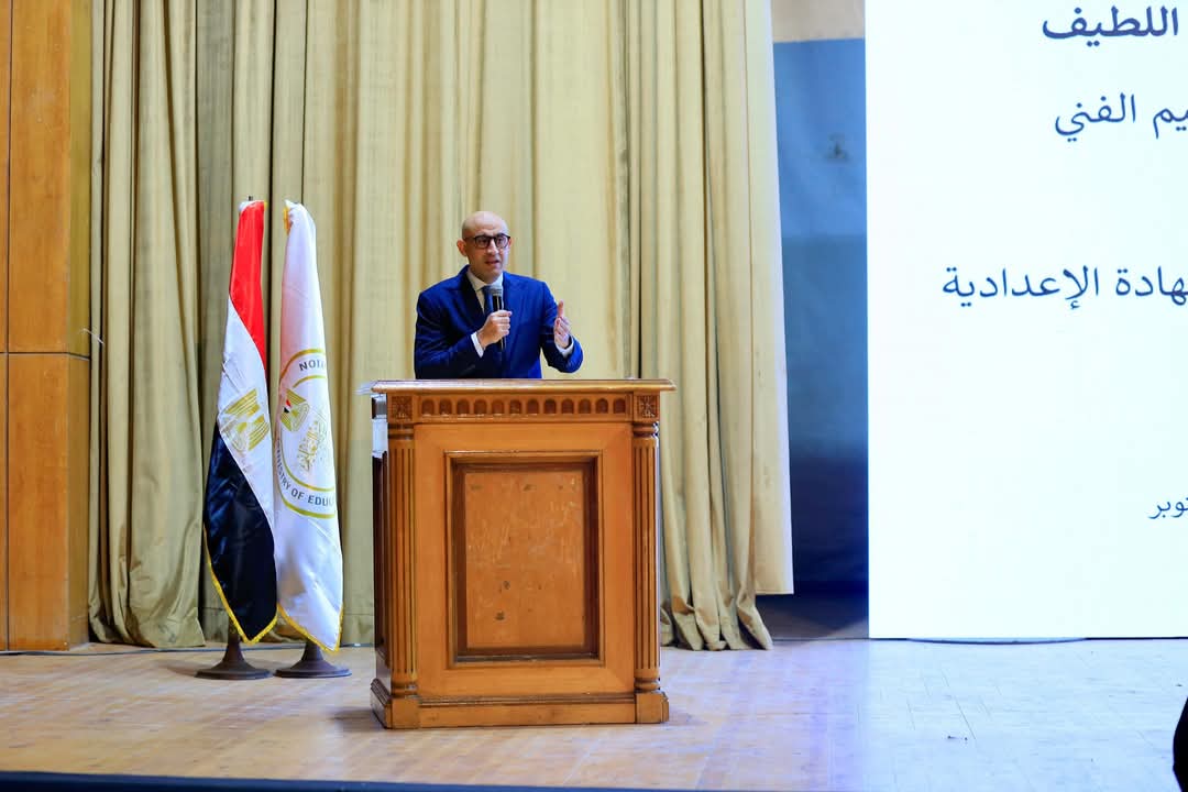 وزير لتعليم يعقد لقاءً موسعًا مع رؤساء لجان امتحانات الشهادة الإعدادية