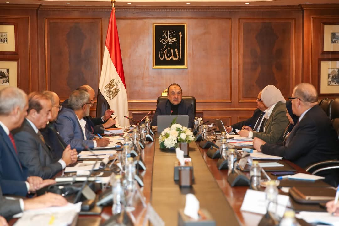 وزير قطاع الأعمال يزور شركتى "إيجوث" و "ECH"   